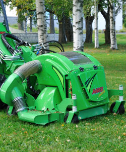 collecting-lawnmower-1200-ESiu.jpg